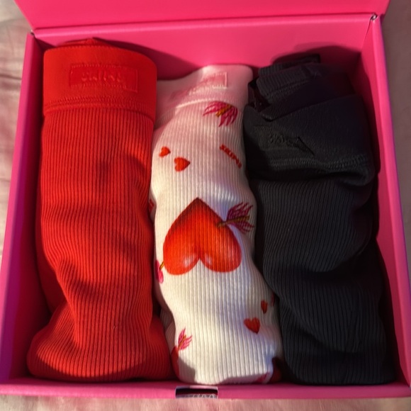 Skims 6 pack - 3 pack tank top and 3 pack briefs Heart and arrow multi - Picture 11 of 13